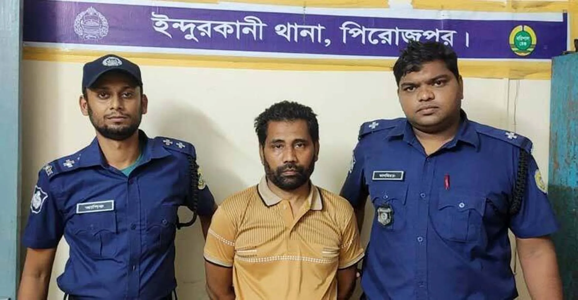 পিরোজপুরে সাঈদীর রায়ে মিষ্টি বিতরণকারী আ’লীগ নেতাকে মিষ্টি খাইয়ে গণপিটুনি